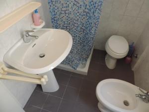 a bathroom with a sink and a toilet at San Bortolomio near Suso Ice-cream in Venice