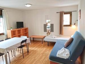 a small living room with a couch and a table at Apartamentos Pantebre 3000 in Pas de la Casa
