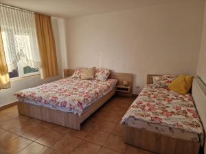 a bedroom with two beds and a window at Casa Rodica Turda in Turda