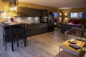 a kitchen and living room with a table and a couch at Bellalaens in Zemst