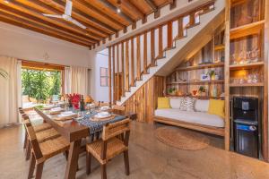 a dining room with a table and a couch at Camanolo Residence in General Luna