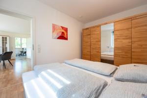 a bedroom with two beds and a large closet at Plätzchen im Grünen in Owingen