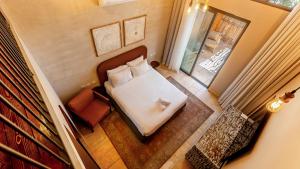 an overhead view of a bedroom with a bed and a chair at Jacob Mitzpe Ramon in Mitzpe Ramon