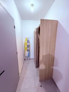 a hallway with a wooden door in a room at Le Petit Refuge in Cayenne +1 photo