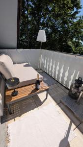a patio with a couch and a table on a fence at FREISTIEL 4 in Hattenheim