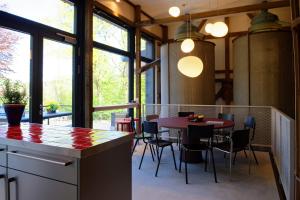 a kitchen and dining room with a table and chairs at DAS SILO - Neue Ferienwohnungen und Seminarräume, eröffnet März 2026 in Fröndenberg