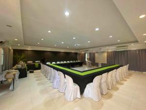a conference room with a green and white table and chairs at Pina Colina Resort Tagaytay City by RedDoorz in Tagaytay +35 photos
