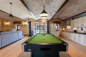 a room with a pool table in a kitchen at WELLNESS FARMHOUSE Monínec in Měšetice
