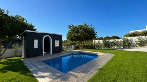 a house with a swimming pool in a yard at Ark de Triomphe in Riebeek-Wes