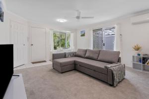 a living room with a couch in the middle at Cozy 2BR villa in Maroochydore in Maroochydore