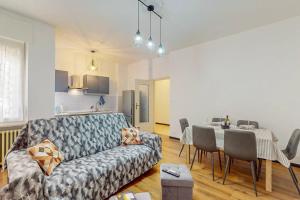a living room with a couch and a dining room at [DolciAcque] Dolce sosta nel cuore di Acqui in Acqui Terme