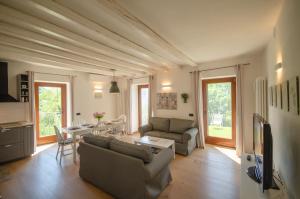 a living room with a couch and a table at cottage lavanda e rosmarino in Lavis