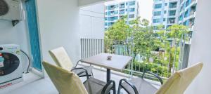 a balcony with a table and chairs and a window at Centrio 2 bed rooms 52 in Ban Lo Long