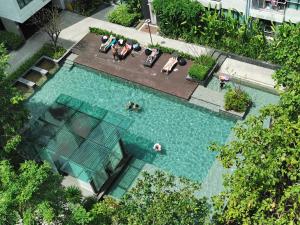 an overhead view of a swimming pool with people in the water at Centrio 2 bed rooms 52 in Ban Lo Long