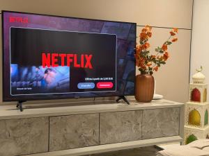 a flat screen tv sitting on top of a cabinet at Apparemment f3 délit Ibrahim in Deli Ibrahim