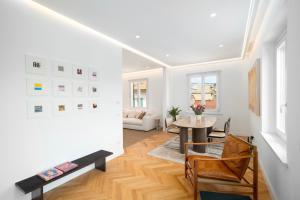 a living room with a table and chairs at Casa Lux Forte dei Marmi in Forte dei Marmi