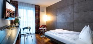 Postel nebo postele na pokoji v ubytování Hotel Sternen Oerlikon