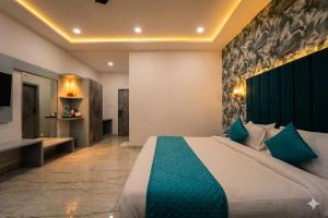 a bedroom with a large bed and a bathroom at Hotel Aura in Bikaner +21 photos