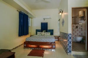 a bedroom with a bed and a tub in a room at Le Fort Homestay in Jaipur