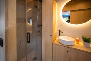 a bathroom with a sink and a shower at Cabañas en Graus in Graus