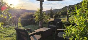 a group of chairs and a table on a patio at Donde Elvira in Valderromán