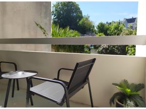 a chair and a table on a balcony at A 200 m du centre historique, profitez d'un T2 spacieux avec balcon et parking privé in Quimper