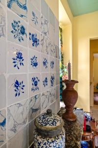 a kitchen with blue and white tiles on the wall at Het Schultehuis in Anloo +34 photos