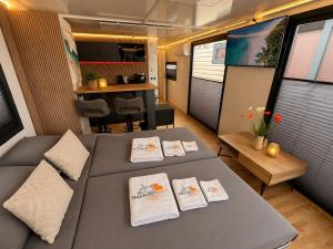 a living room with two tables with towels on them at Hausboot mit Sauna - TraumZeitBoot Heidi - exklusiver Festlieger in perfekter Lage am Scharmützelsee Bad Saarow in Bad Saarow +36 photos