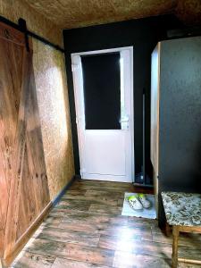 a room with a white door and a window at Apartament Babina Loft in Żarkie Małe +5 photos