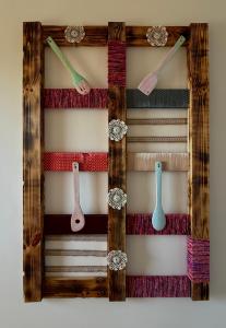 a wooden frame with four different types of yarnoons at Otuleni Kaszubami in Kiełpino
