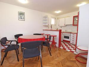 Kuchyňa alebo kuchynka v ubytovaní Apartment Damir 864