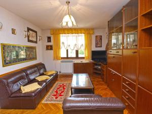Televízia a/alebo spoločenská miestnosť v ubytovaní Apartment Damir 864