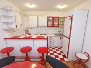 Kuchyňa alebo kuchynka v ubytovaní Apartment Damir 864