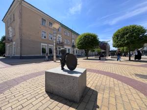 a statue of a dog sitting on top of a monument at Мazvydo Avenue Studio Кlaipeda City Centre in Klaipėda