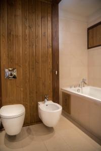 Ванная комната в Villa Nataly at Golf Resort +13 фотографий