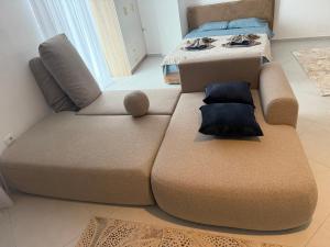 a couch and a bed in a living room at Blue luxury apartment Kune in Sakës