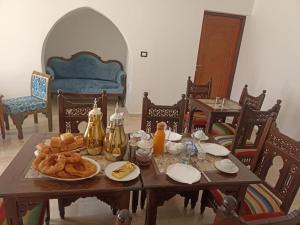 a table with a plate of food on it at Maison Rachid Djerba in El Guecheïne