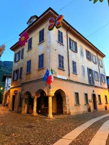 a large building with flowers on the side of it at Appartamento AZZURRO in Cannobio +92 photos