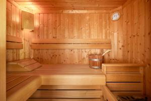 a wooden sauna with a bucket in it at Friesen-Kate-Oldsum in Oldsum +29 photos