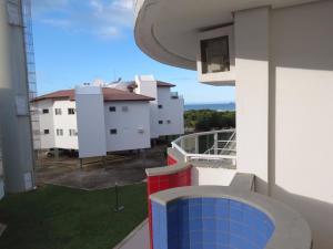 desde el balcón de un edificio en Loft Ingleses Holiday, en Florianópolis