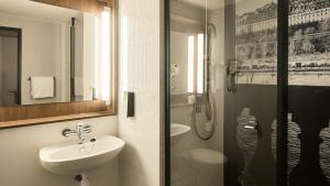 a bathroom with a toilet sink and a shower at Campanile Lyon Centre - Berges du Rhône in Lyon +27 photos
