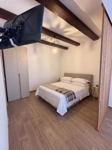 a bedroom with a large bed and a tv on the ceiling at Yes I Know My Room - La Rua in Castel di Sangro