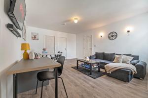 a living room with a couch and a table at Executive 4Bedroom Sleeps 9 City Centre Nearby in Parkside