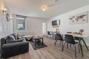 a living room with a couch and a table at Executive 4Bedroom Sleeps 9 City Centre Nearby in Parkside