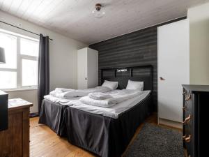 a bedroom with a large bed in a room at Spacious Slopeside Home with Sauna in Åre