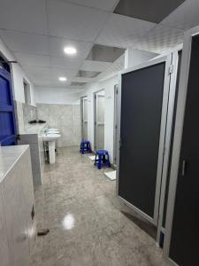 a large bathroom with a sink and a toilet at Auquis Hostel in Cusco