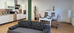 a living room with a couch and a table at Ferienwohnung Am Stadttor in Tann