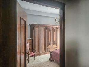 a bedroom with a bed and a wooden cabinet at DeLiA in Avellino