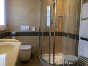 A bathroom at Accademia Hotel