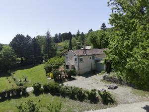 a house in the middle of a garden at Campagne SAINT MAURINET in Montmeyan